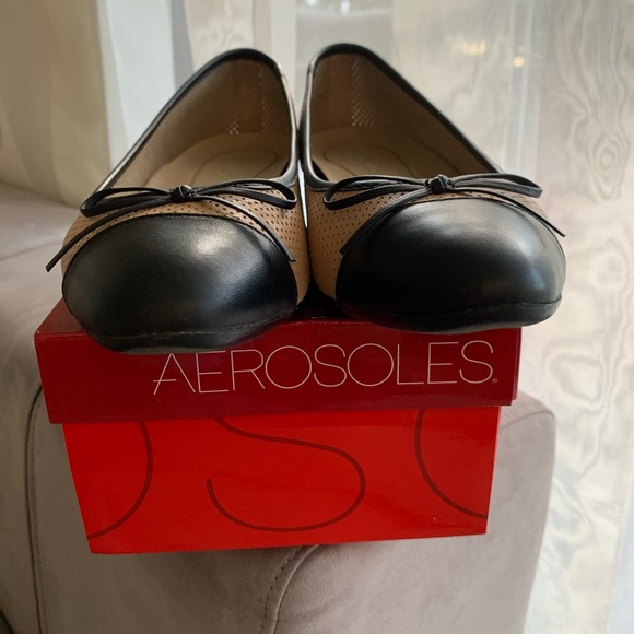 Aerosoles Perforated Leather Ballet Flats size 9.5M - Picture 8 of 15